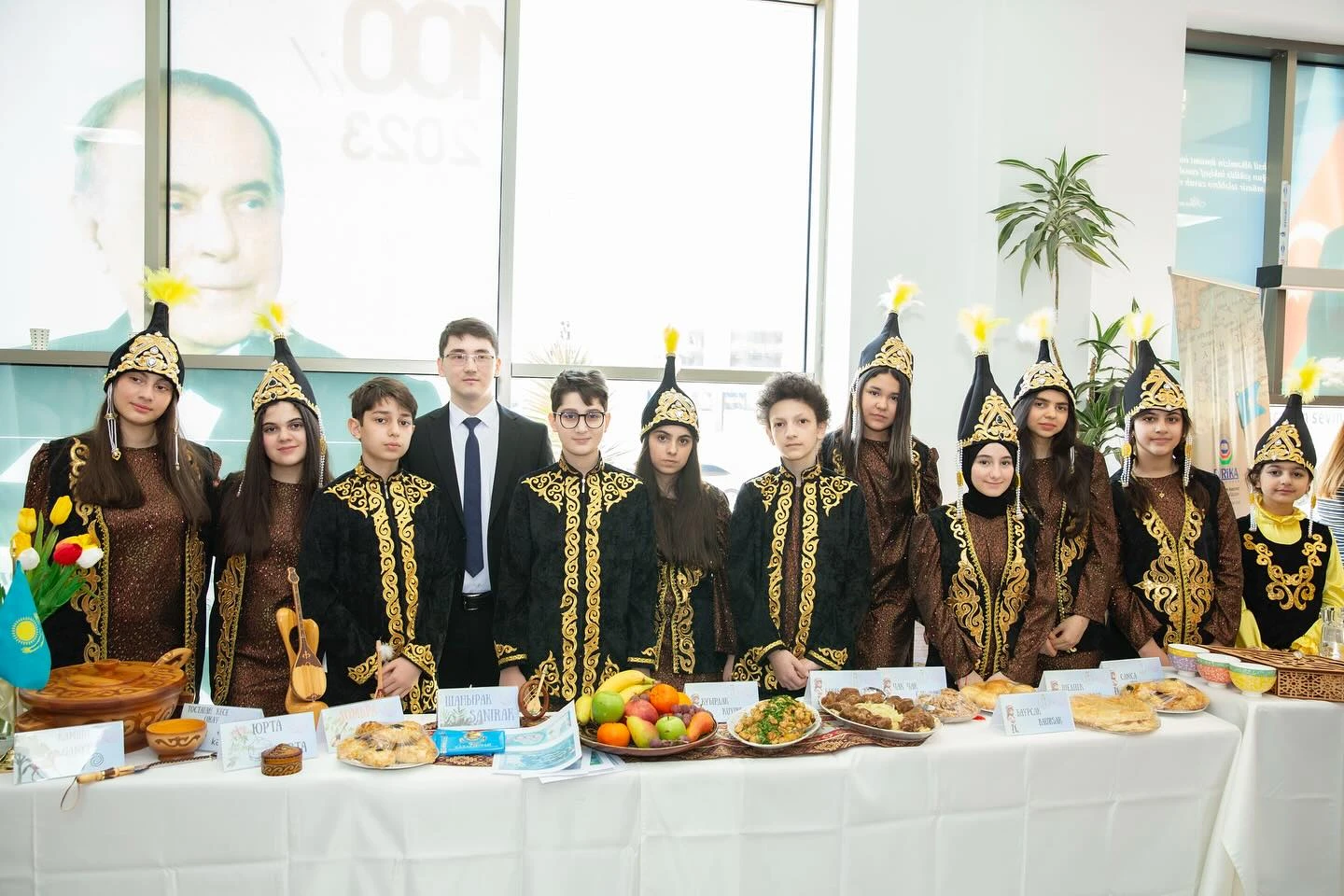 atib-uzvu-evrika-liseyinde-boyuk-turan-turkun-sesi-qardasliq-dastani-tedbiri-kecirildi-14