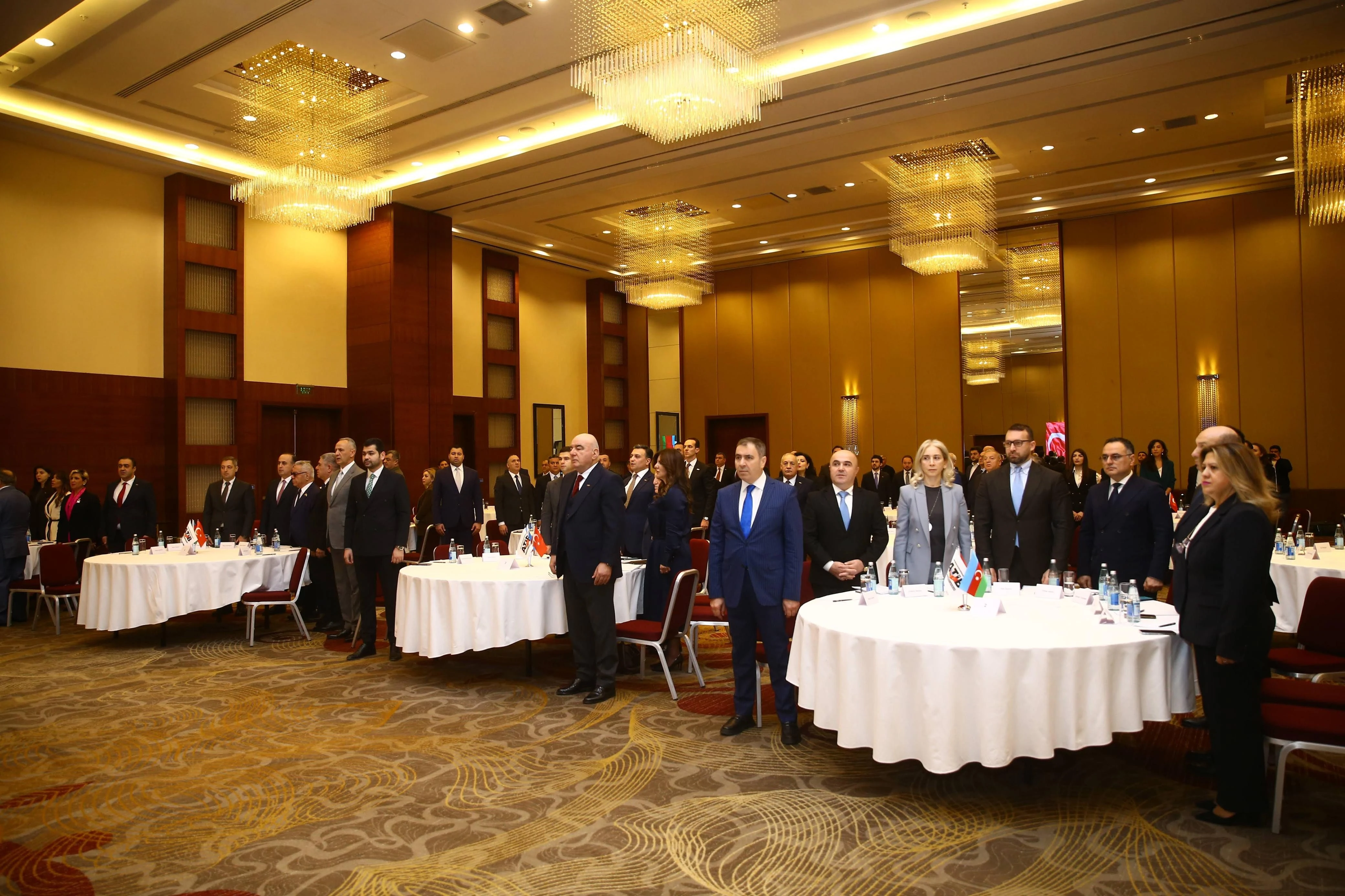 azerbaycan-turkiye-is-adamlari-birliyi-konstitusiya-ve-suverenlik-ili-ne-hesr-olunmus-suveren-azerbaycan-biznesde-yeni-cigir-movzusunda-konfrans-kecirib-1