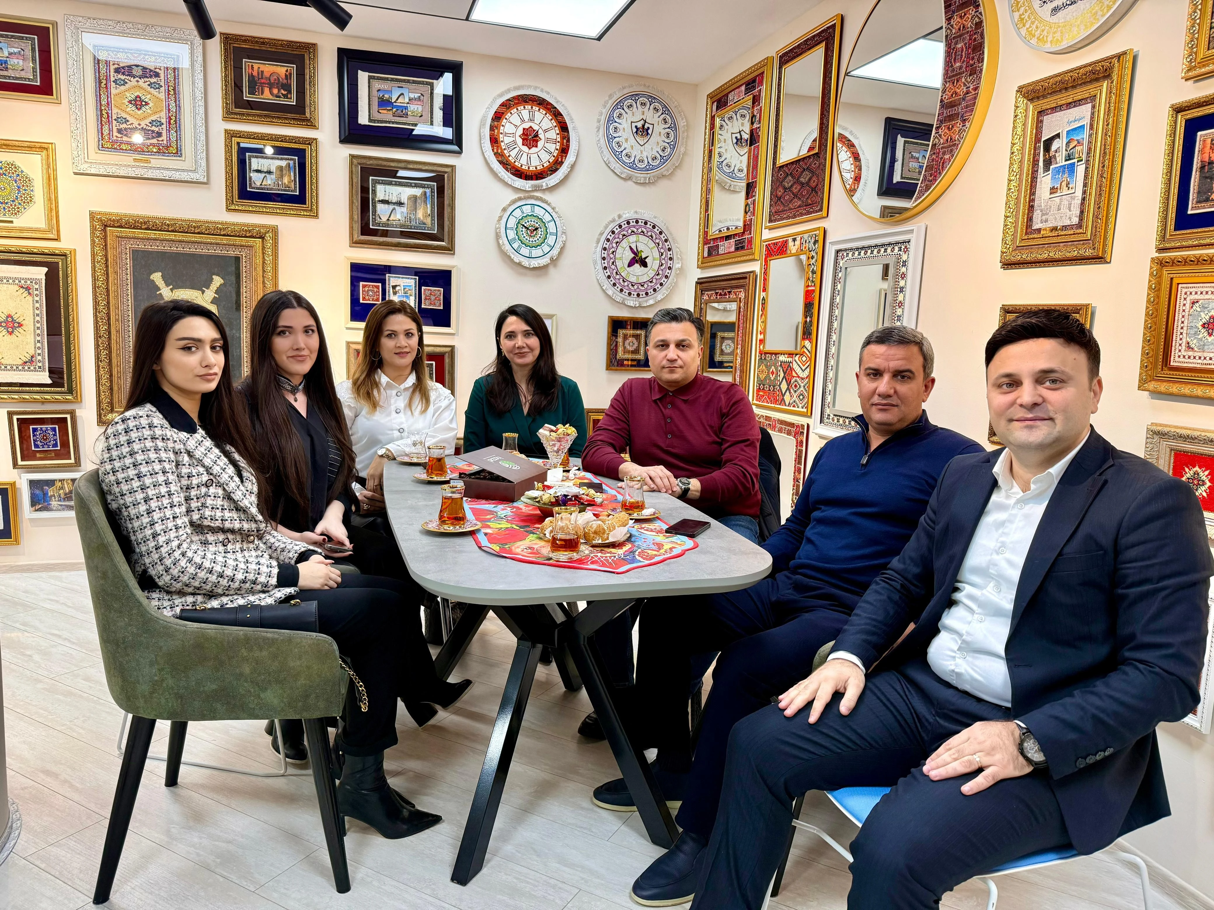 azerbaycan-turkiye-is-adamlari-birliyinin-numayende-heyeti-birliyin-uzvu-fotoxalca-sirketini-ziyaret-edib-1