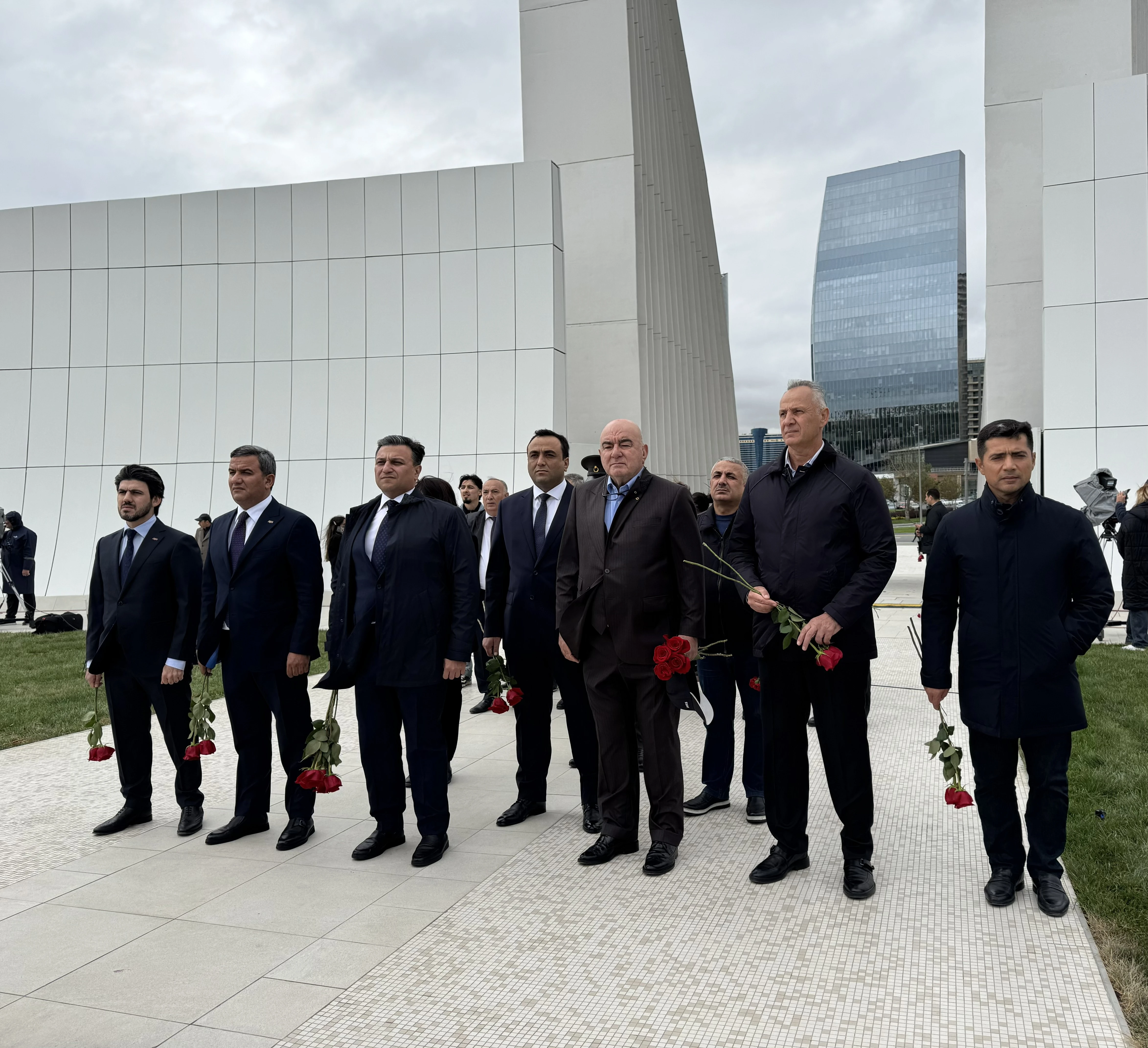 a-delegation-from-the-azerbaijan-turkey-business-association-visited-the-victory-park-on-the-occasion-of-the-memorial-day-1