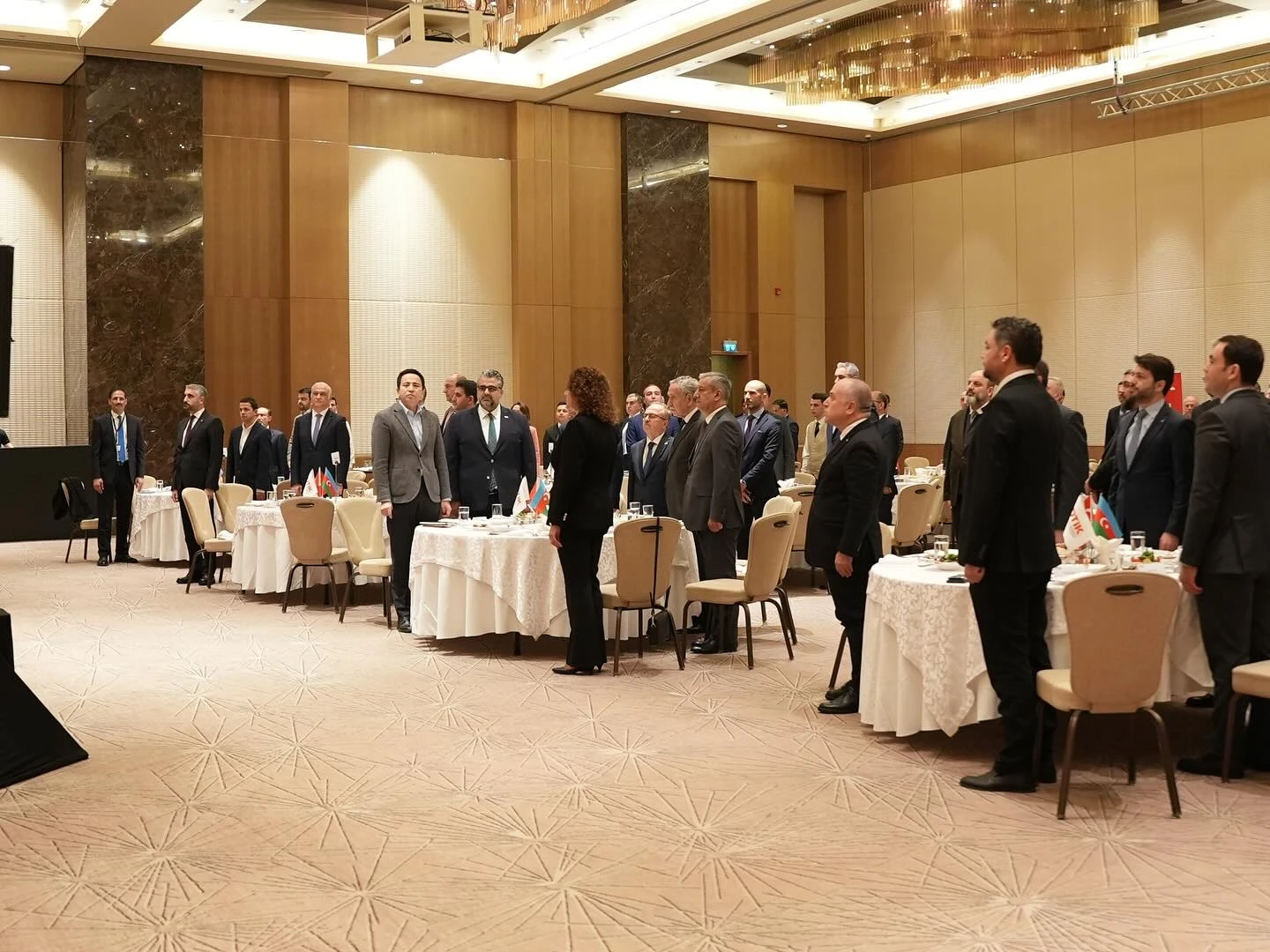 DTİK Azərbaycan nümayəndəsi Barış Altıparmakın ev sahibliyi etdiyi iftar süfrəsindən bir görüntü