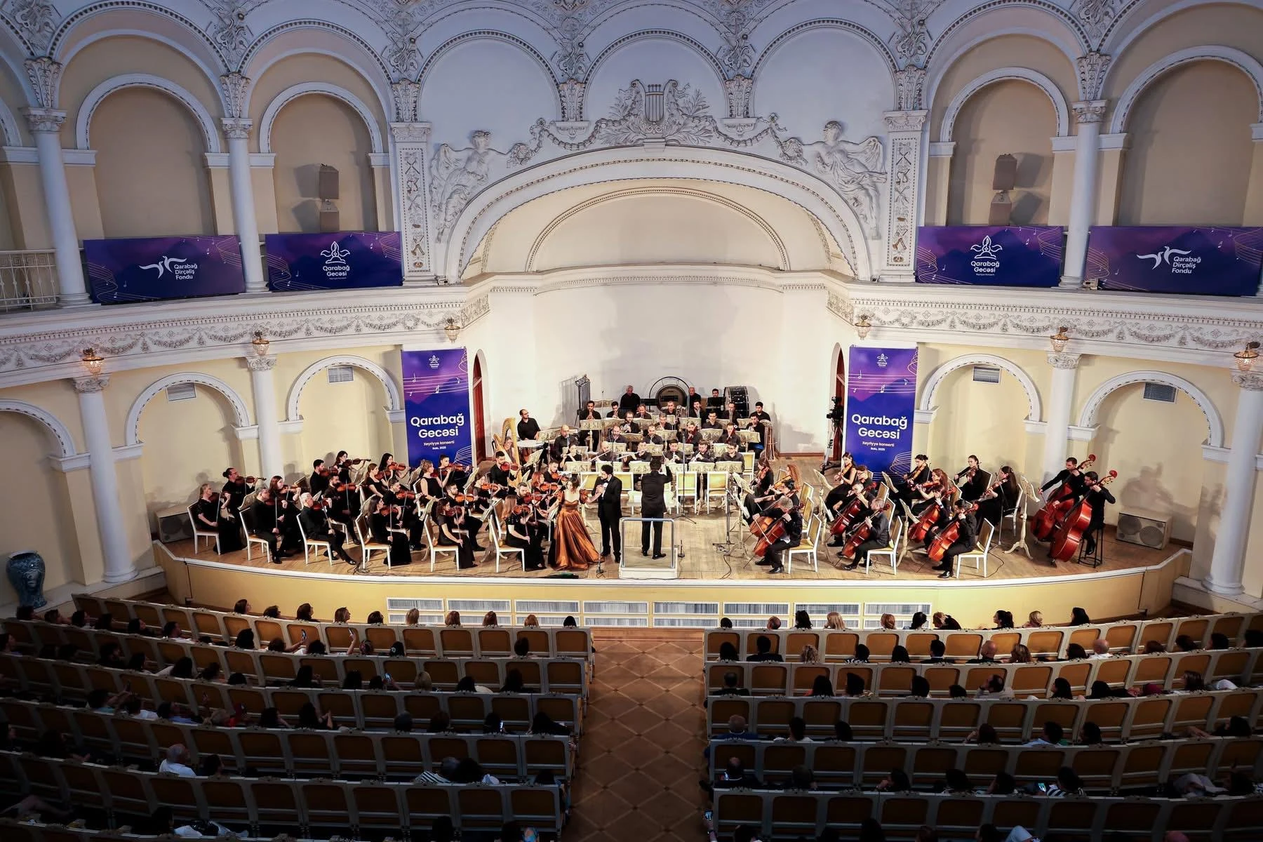 8 Temmuz 2025 tarihli Karabağ Gecesi yardım konserinden bir sahne