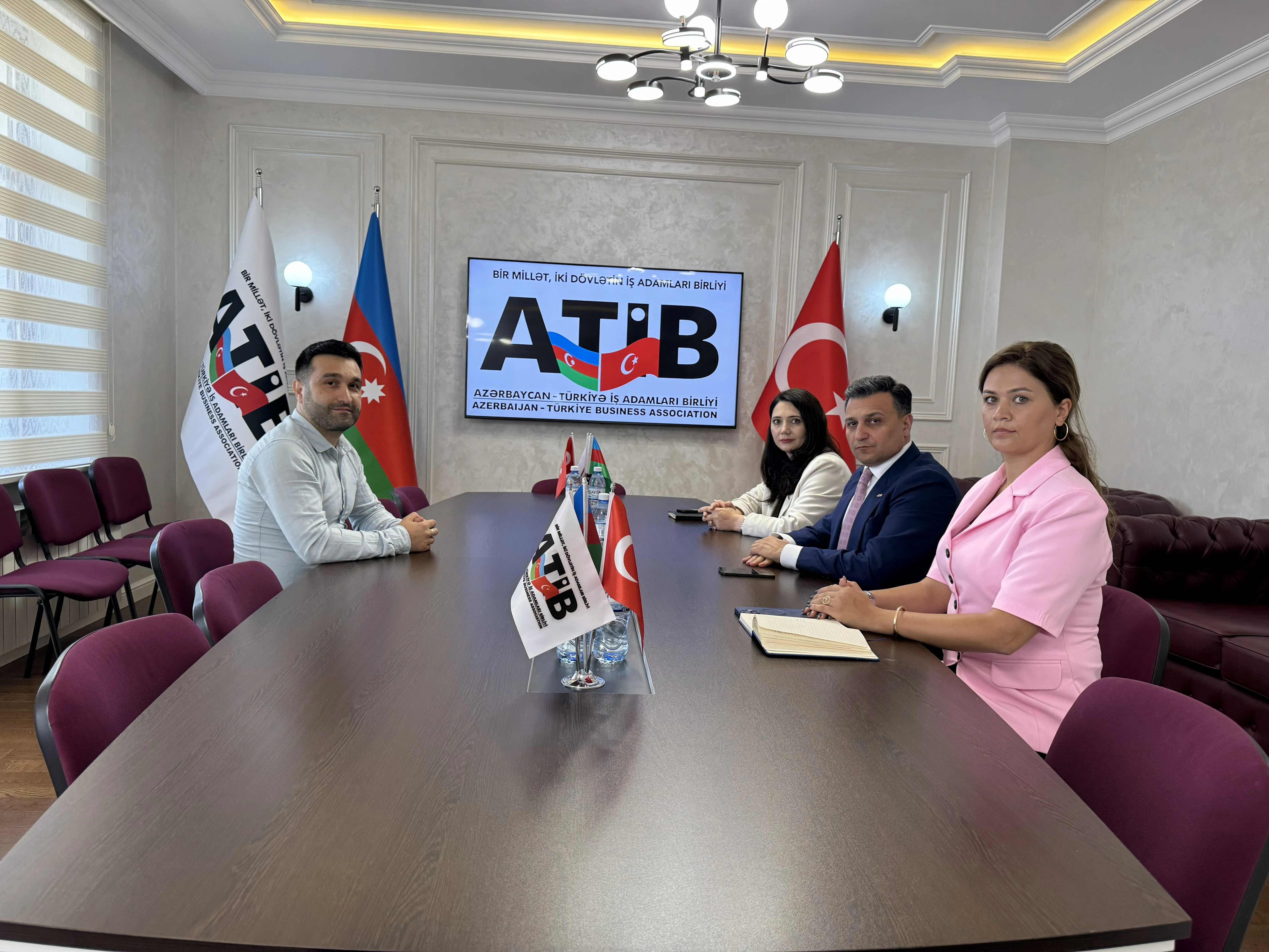 Azerbaycan-Türkiye İş Adamları Birliği’nin yeni üyesi “VİVA Group”un direktörü Azer Ağayev Birliğin konuğu olmuştur.