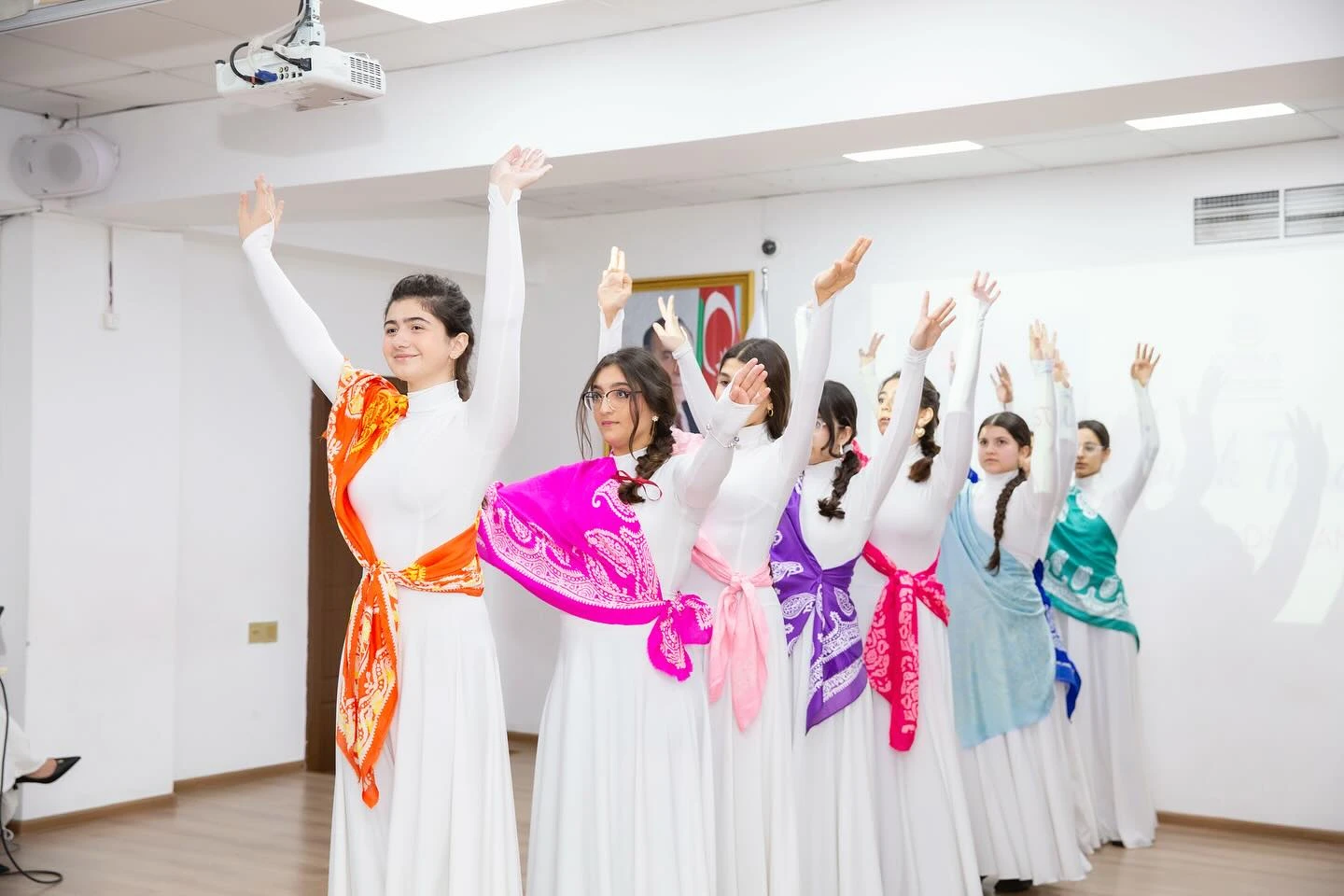 atib-uzvu-evrika-liseyinde-boyuk-turan-turkun-sesi-qardasliq-dastani-tedbiri-kecirildi-6