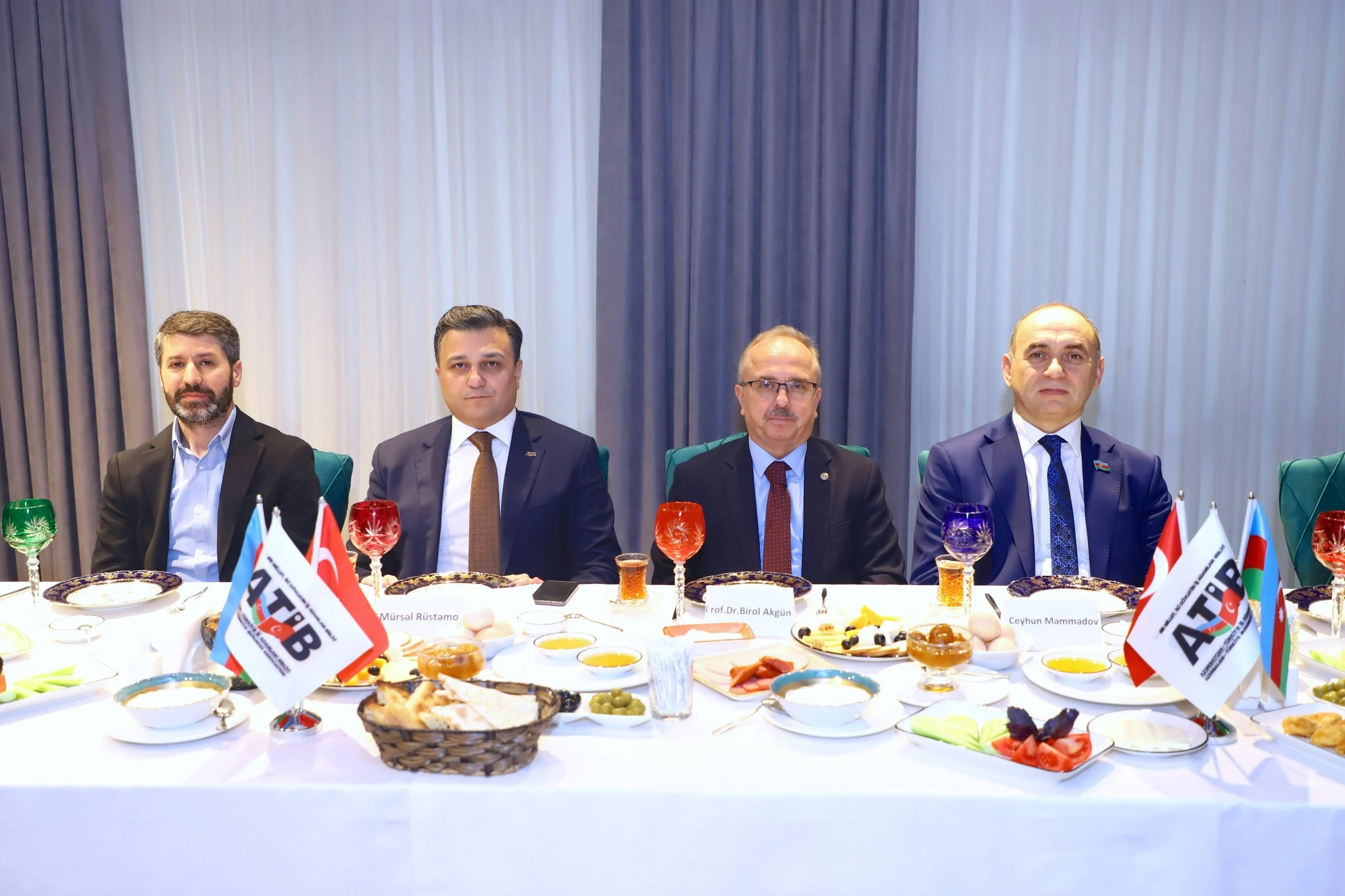 ocerednoi-delovoi-zavtrak-soiuza-azerbaidzano-tureckix-biznesmenov-atib-sostoialsia-1