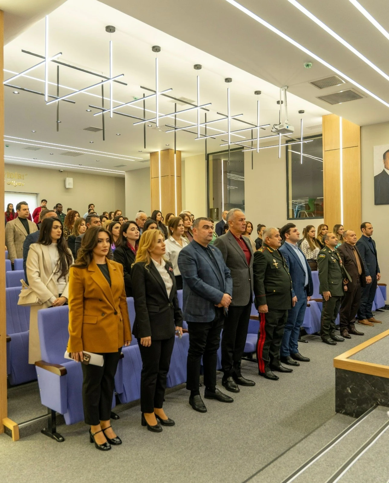 azerbaycan-turkiye-is-adamlari-birliyinin-uzvu-evrika-beynelxalq-elm-ve-texnologiya-liseyinde-zefer-gununun-besinci-ildonumune-hesr-edilmis-bayram-tedbiri-kecirilib-1