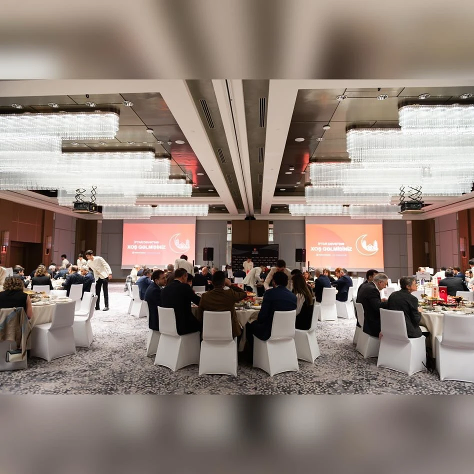 Azərbaycanlı və türk iş adamları, din xadimləri və ictimaiyyət nümayəndələri iftar süfrəsində bir araya gəlib.