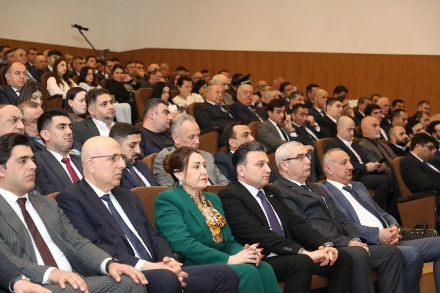 oguzda-emek-munasibetleri-ve-mesgulluq-muasir-cagirislar-ve-reqemsal-heller-konfransi-kecirildi-3