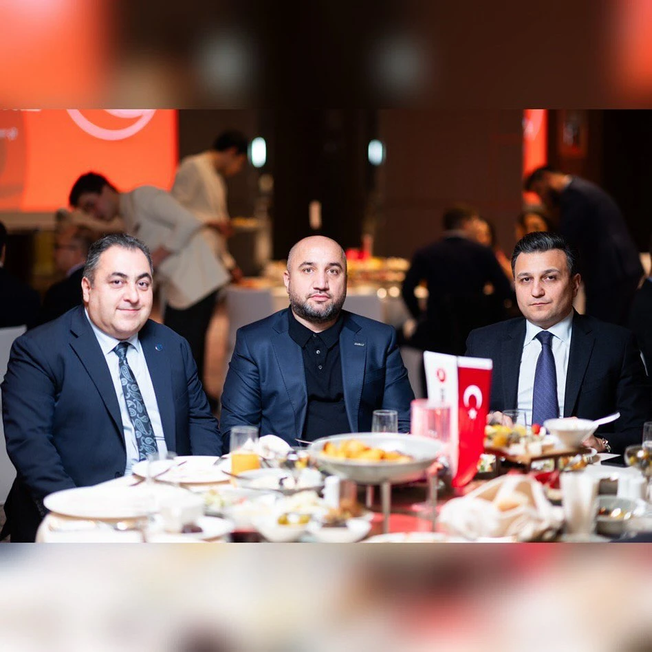 azerbaycan-turkiye-is-adamlari-birliyinin-uzvu-turk-hava-yollari-ramazan-iftari-teskil-edib-1