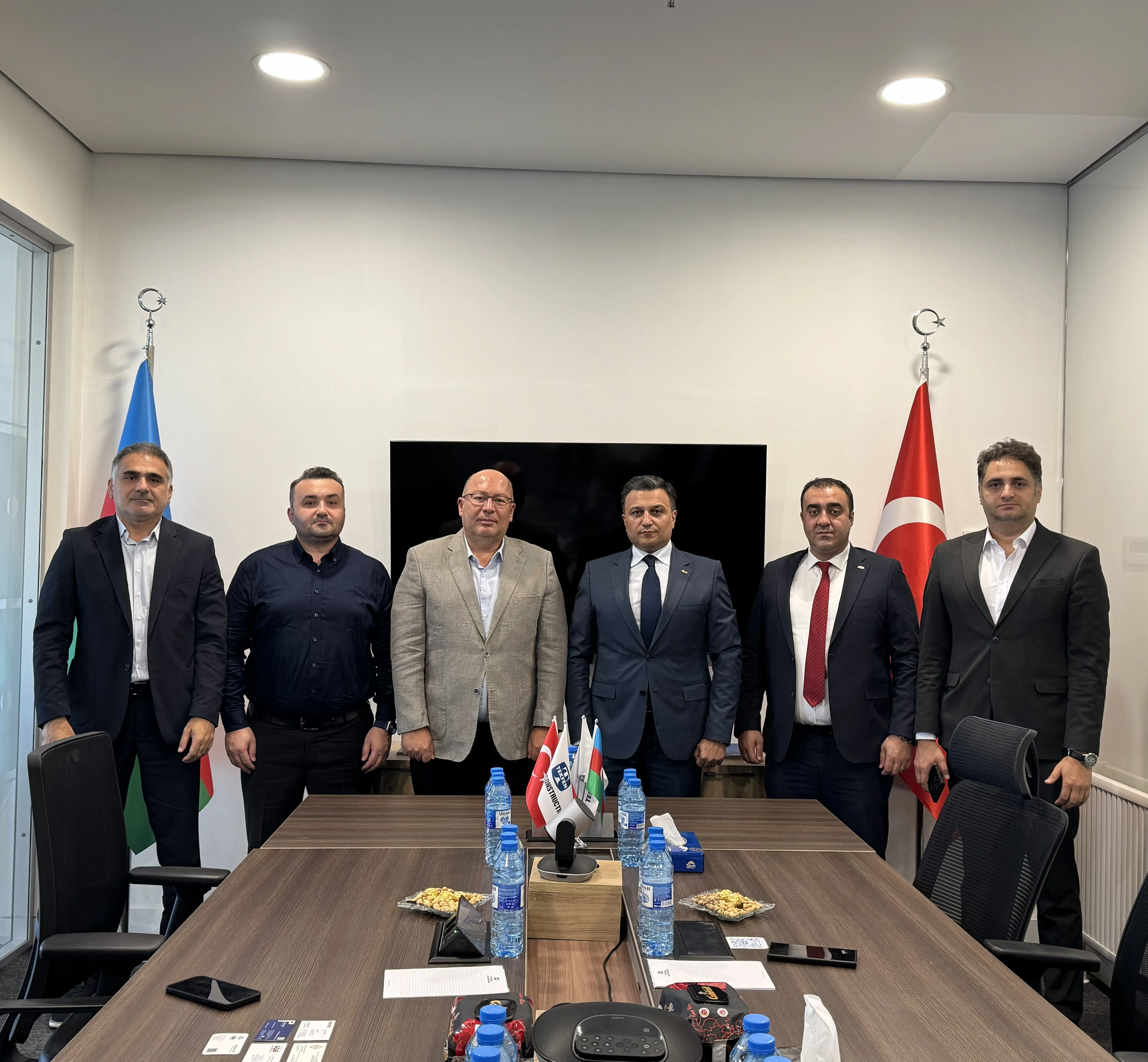 A delegation from the Azerbaijan-Turkey Businessmen’s Association (ATIB) visited the Azerbaijan Representative Office of "Tekfen İnşaat ve Tesisat A.Ş."