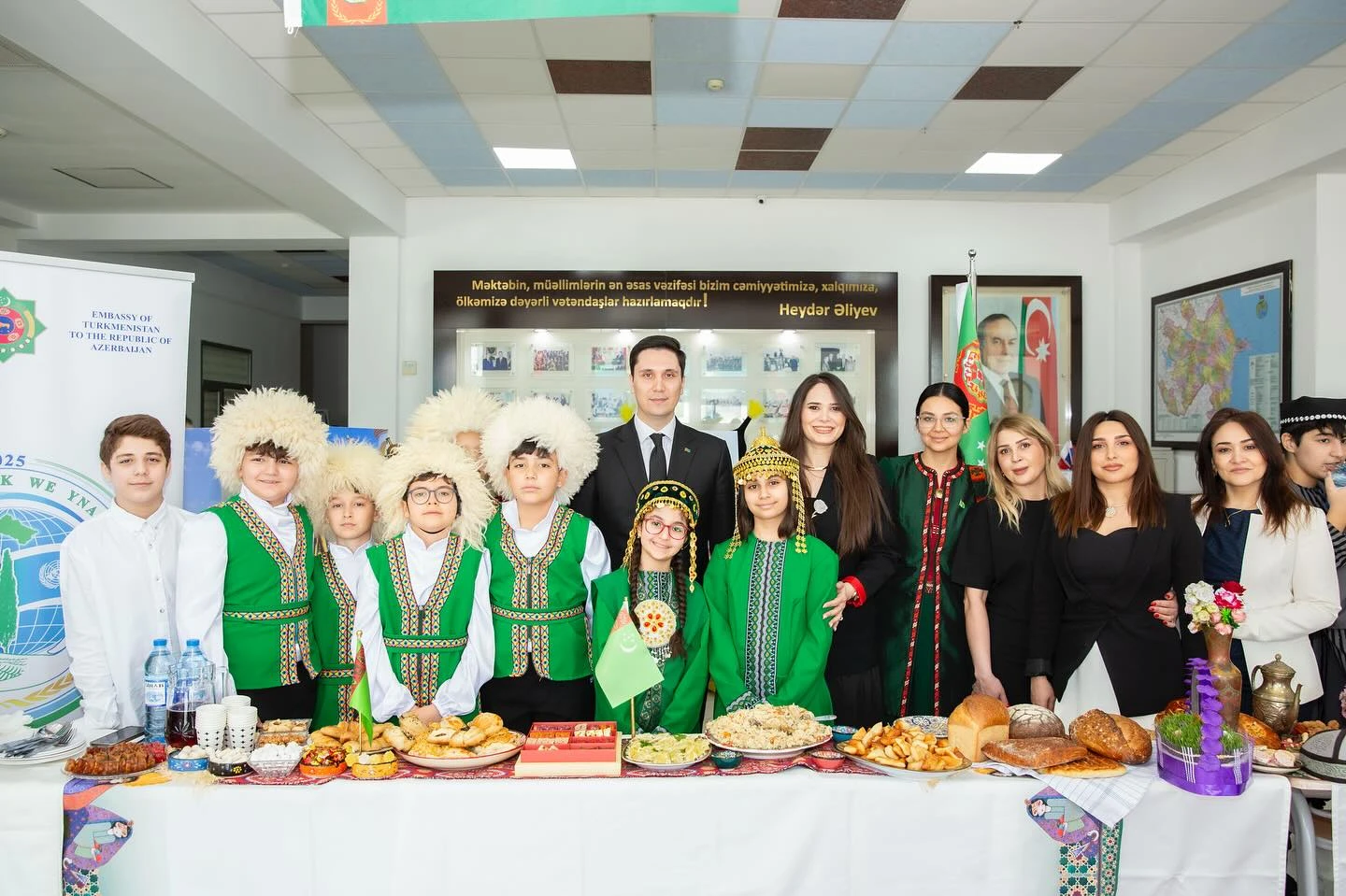 atib-uzvu-evrika-liseyinde-boyuk-turan-turkun-sesi-qardasliq-dastani-tedbiri-kecirildi-13