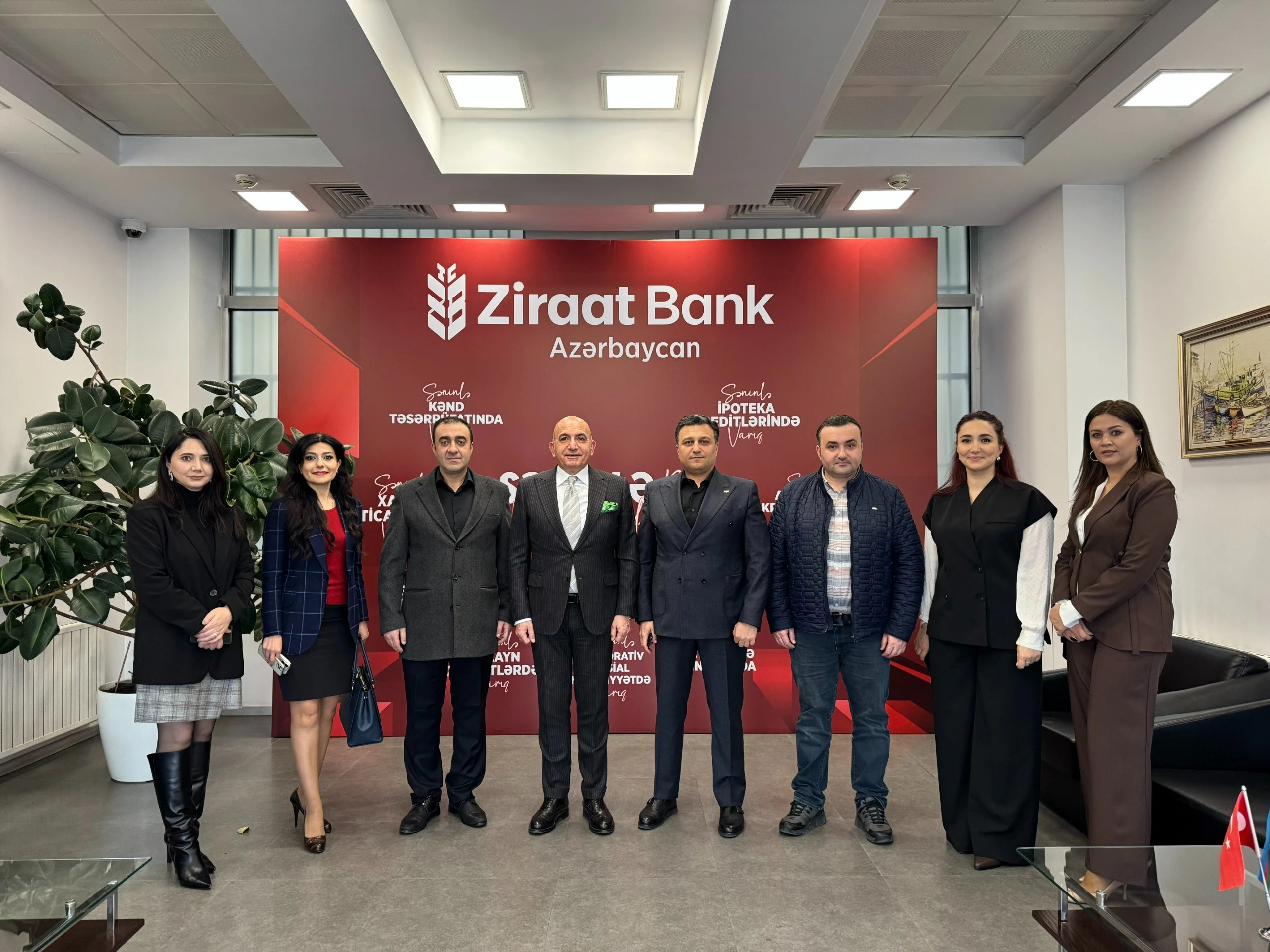 azerbaycan-turkiye-is-adamlari-birliyinin-numayende-heyeti-birliyin-uzvu-ziraat-bank-azerbaycan-asc-ni-ziyaret-edib-1