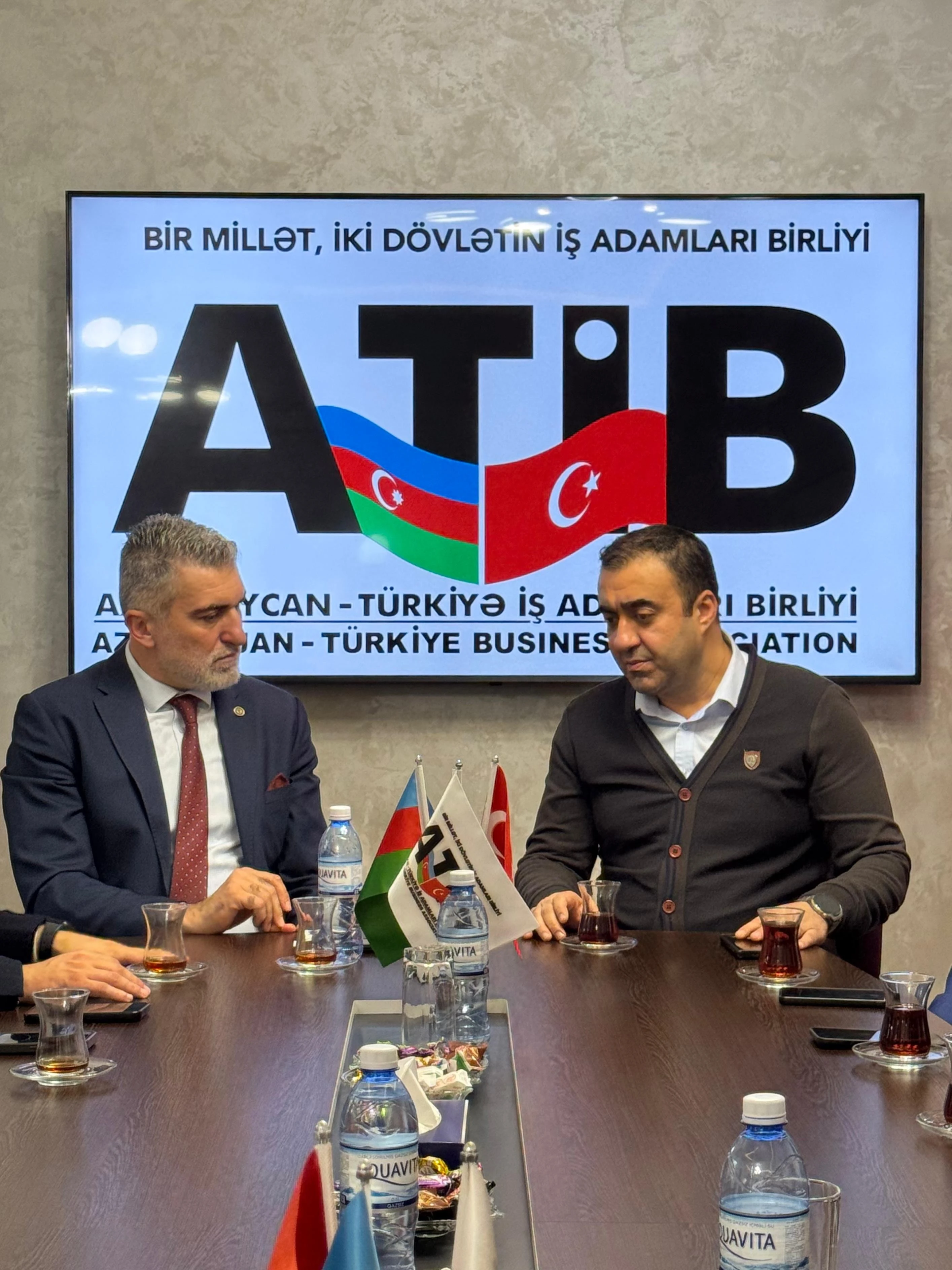 Türkiyənin Aydın Gənc İş Adamları Dərnəyi İdarə Heyətinin sədri Taşkın Ceritin başçılıq etdiyi nümayəndə heyəti Azərbaycan-Türkiyə İş Adamları Birliyinin qonağı olub.