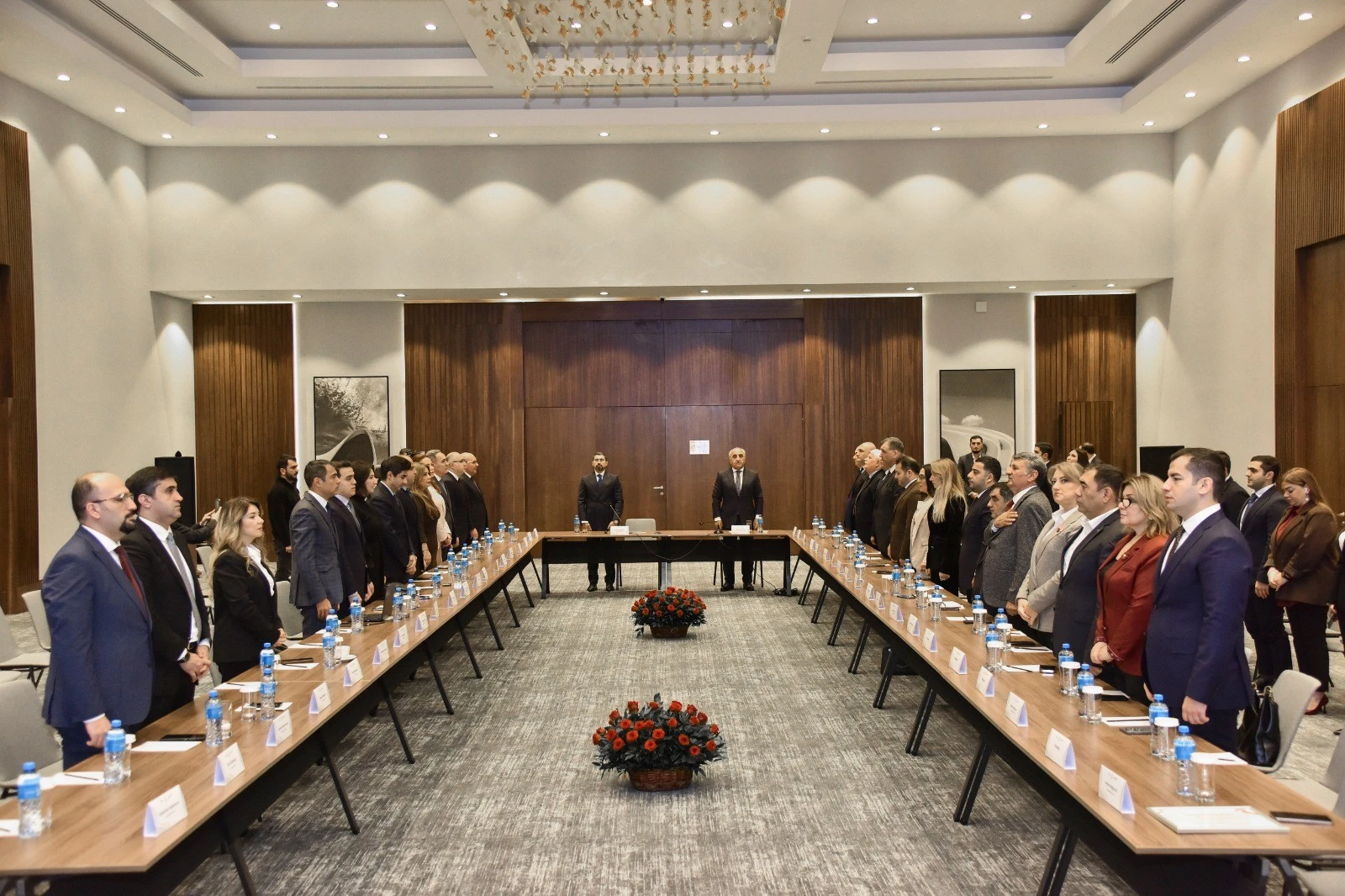 qarabag-dircelis-fondunun-qdf-teskilatciligi-ile-zefer-gununun-besinci-ildonumu-munasibetile-qalib-azerbaycan-bes-ilde-zeferden-zirveye-movzusunda-donor-ve-terefdaslarla-gorus-kecirilib-1