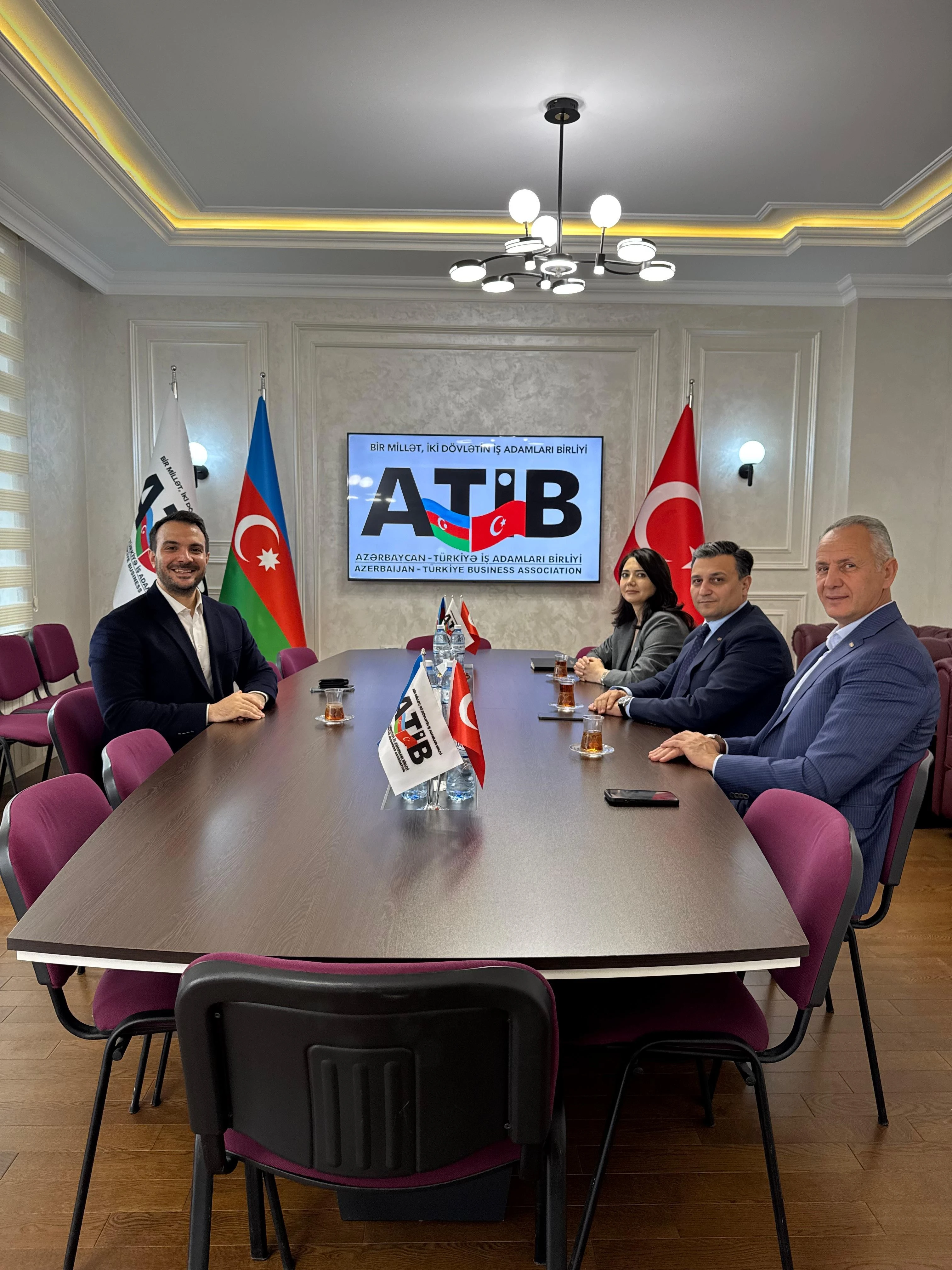 Türkiye Cumhuriyeti'nin Azerbaycan Büyükelçiliği İkinci Katibi Levent Kızılbağlı, Azerbaycan-Türkiye İş Adamları Birliği’nin (ATİB) konuğu oldu.