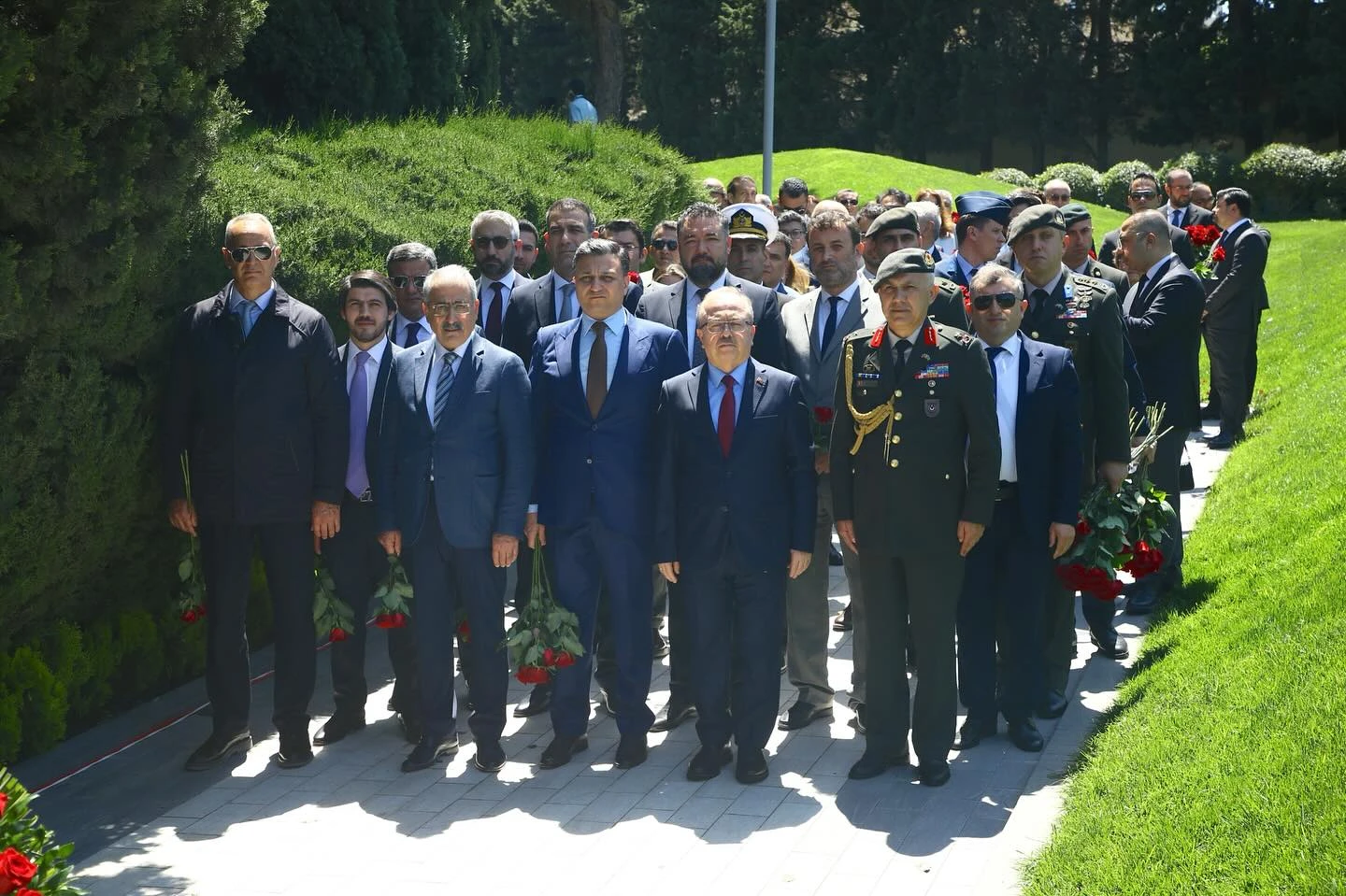 10 Mayıs 2025 tarihinde Türkiye ve Kuzey Kıbrıs heyeti Haydar Aliyev’in mezarını ziyaret ediyor