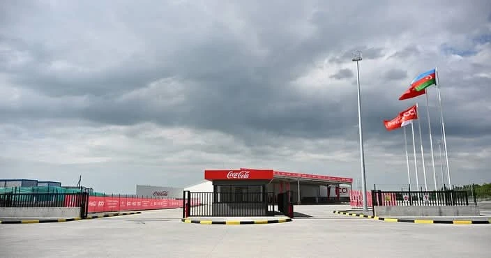 prezident-ilham-eliyev-atib-uzvu-coca-cola-nin-ismayillidaki-yeni-muessisesinin-acilisinda-26-may-2025-2