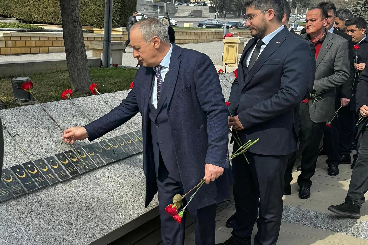 18-mart-canaqqala-sehidlerinin-anim-gunu-ziyaret-8