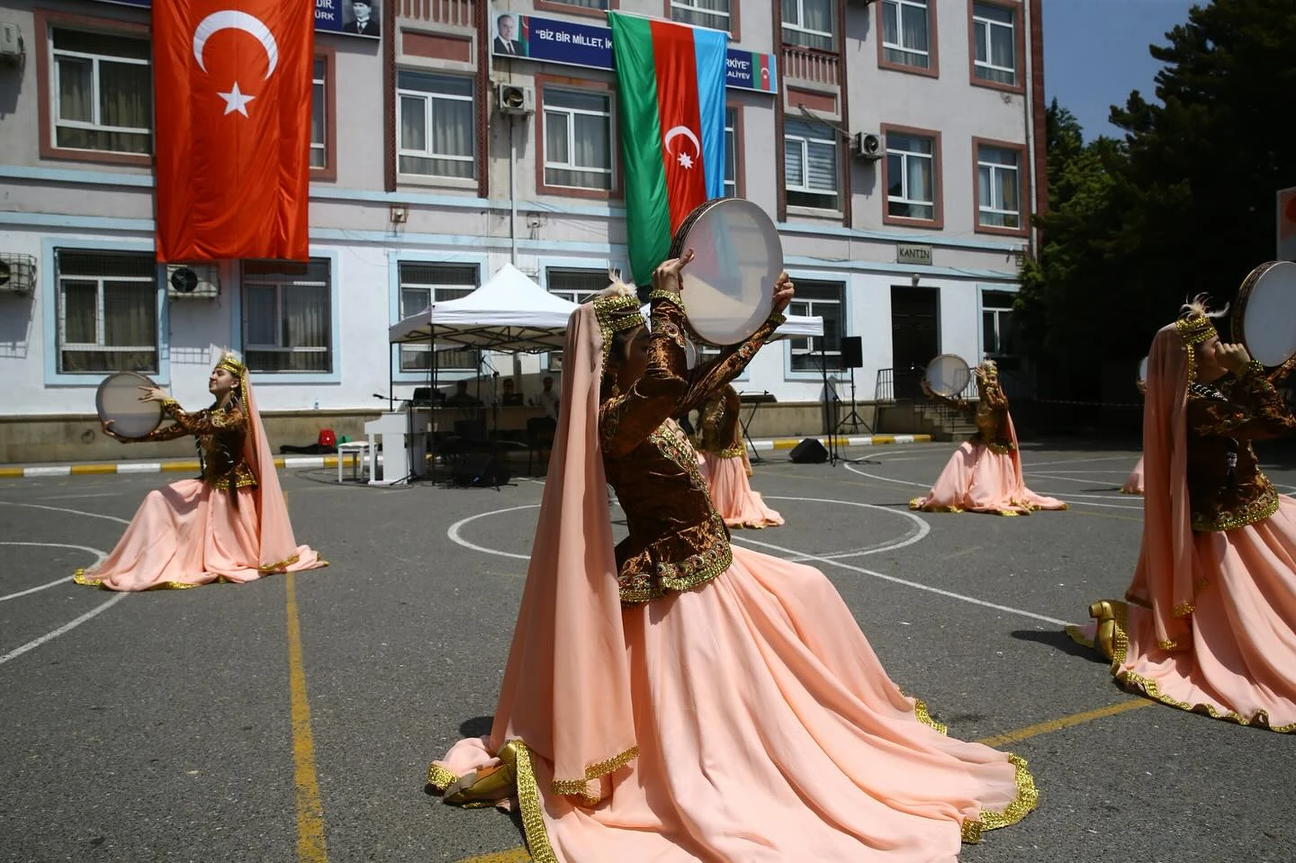 19-maia-2025-meropriiatie-po-slucaiu-dnia-pamiati-atatiurka-molodezi-i-sporta-v-bakinskoi-tureckoi-anatoliiskoi-licee-3