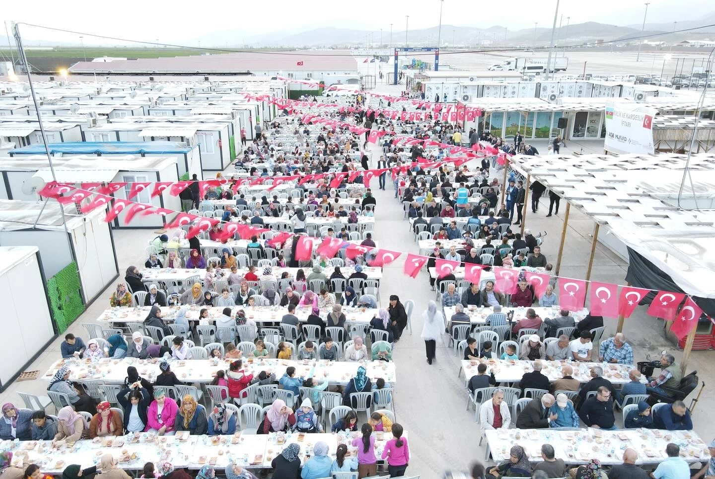 6 Aprel ATİB və MÜSİAD Kahramanmaraşda zəlzələdən zərərçəkmiş vətəndaşlarla "birlik və qardaşlıq" iftarında bir araya gəliblər.