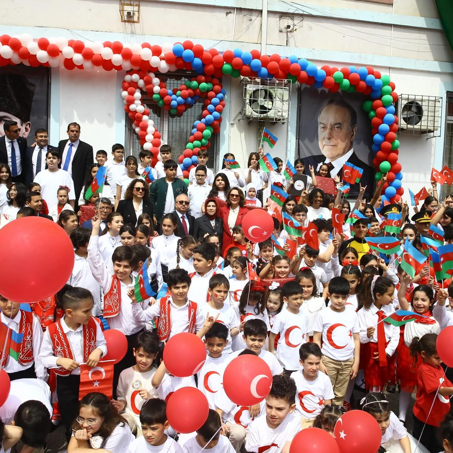 23-aprel-2025-baki-turk-anadolu-liseyinde-milli-suverenlik-ve-usaq-bayrami-1