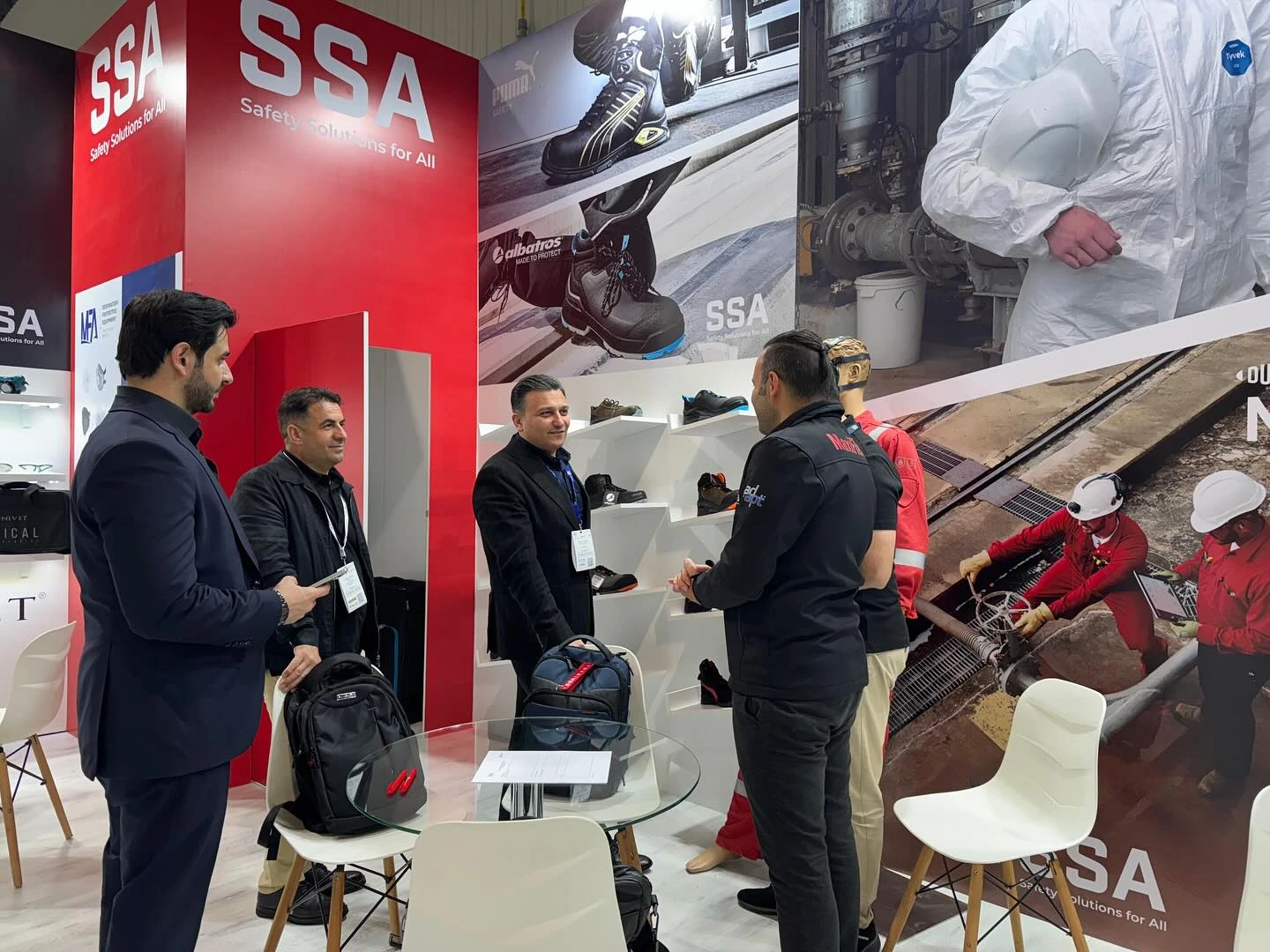 4-iyun-2025-atib-numayende-heyeti-xezer-beynelxalq-neqliyyat-logistika-ve-neft-qaz-sergilerini-ziyaret-etdi-4