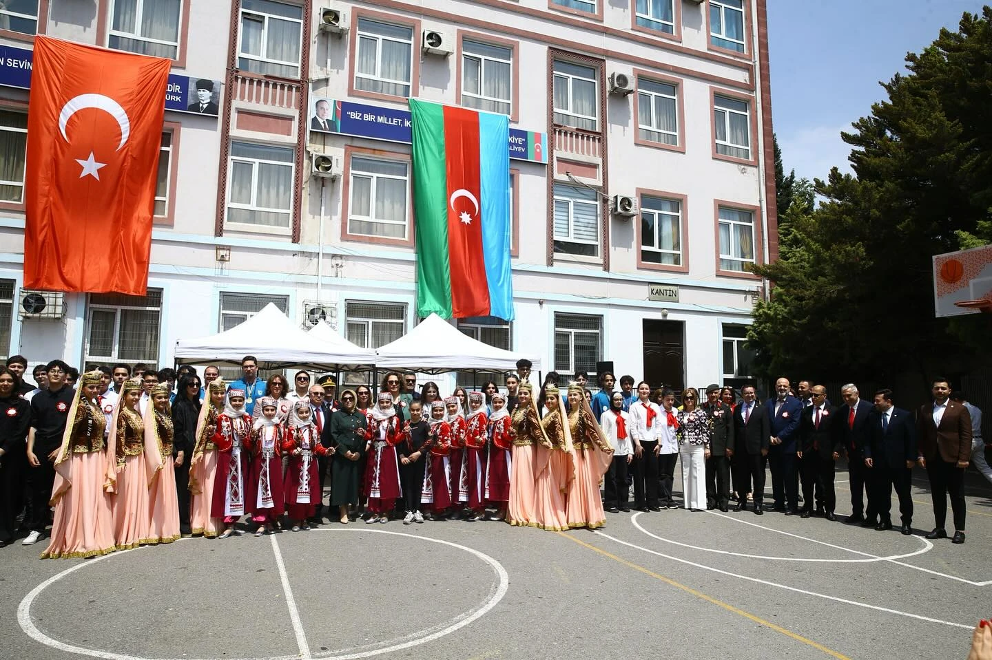 19-maia-2025-meropriiatie-po-slucaiu-dnia-pamiati-atatiurka-molodezi-i-sporta-v-bakinskoi-tureckoi-anatoliiskoi-licee-1