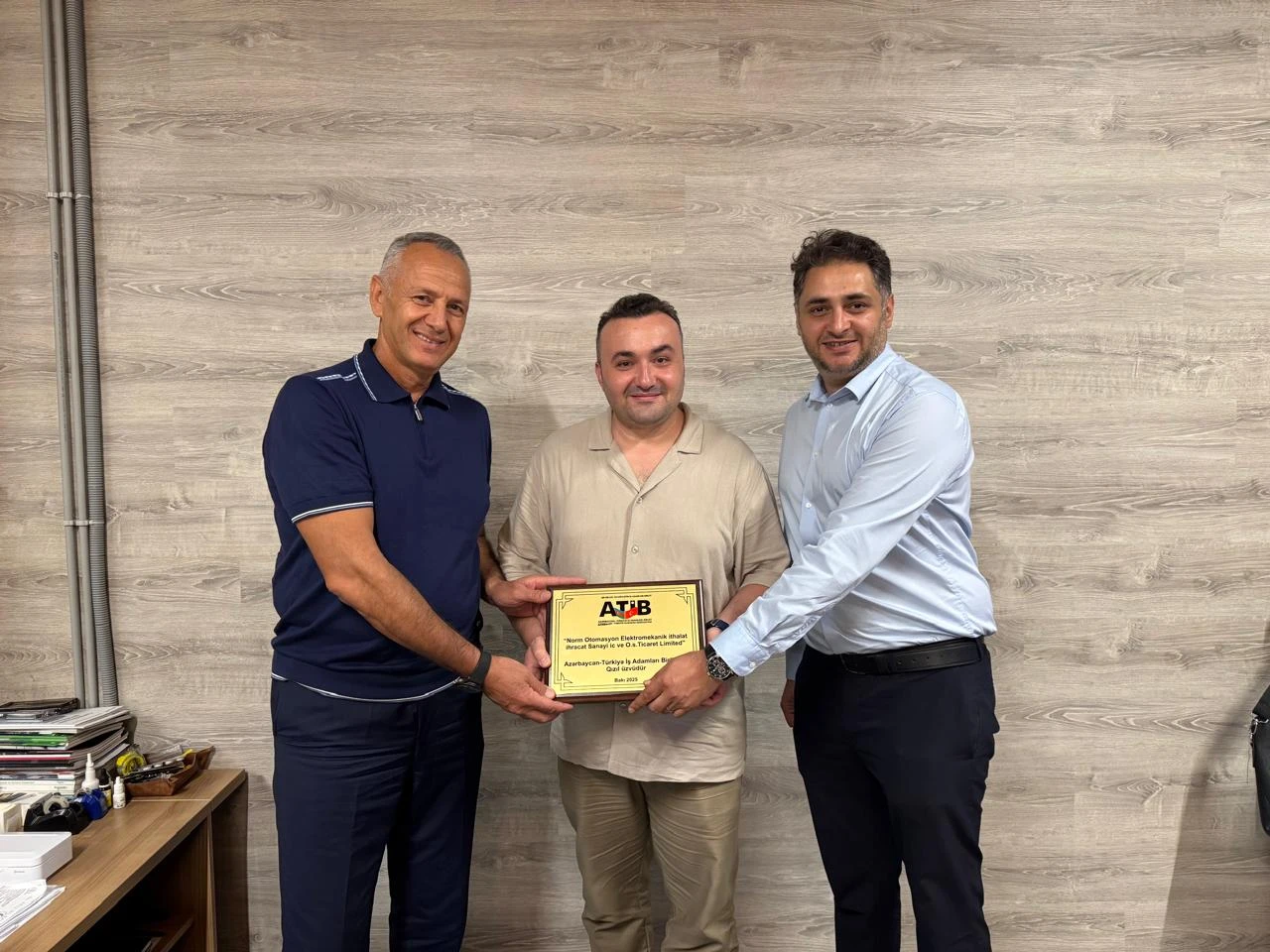 12-avgusta-2025-delegaciia-azerbaidzansko-tureckoi-associacii-biznesmenov-posetila-predstavitelstvo-norm-otomasyon-v-azerbaidzane-1