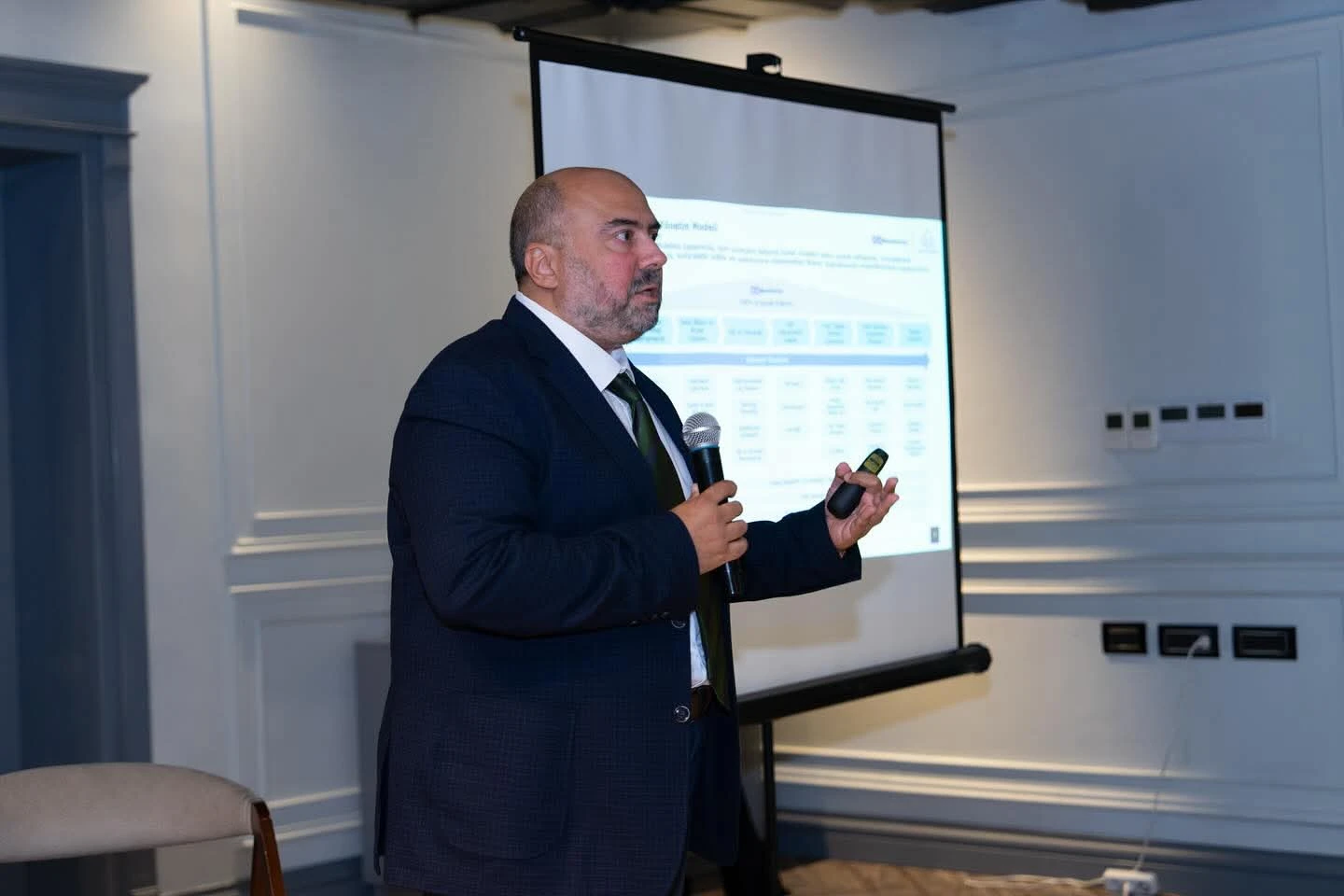 8-iyul-2025-ci-il-tarixinde-maliyye-buludu-ve-it-ile-idare-olunan-xidmetler-movzusunda-b2b-gorus-kecirilib-4