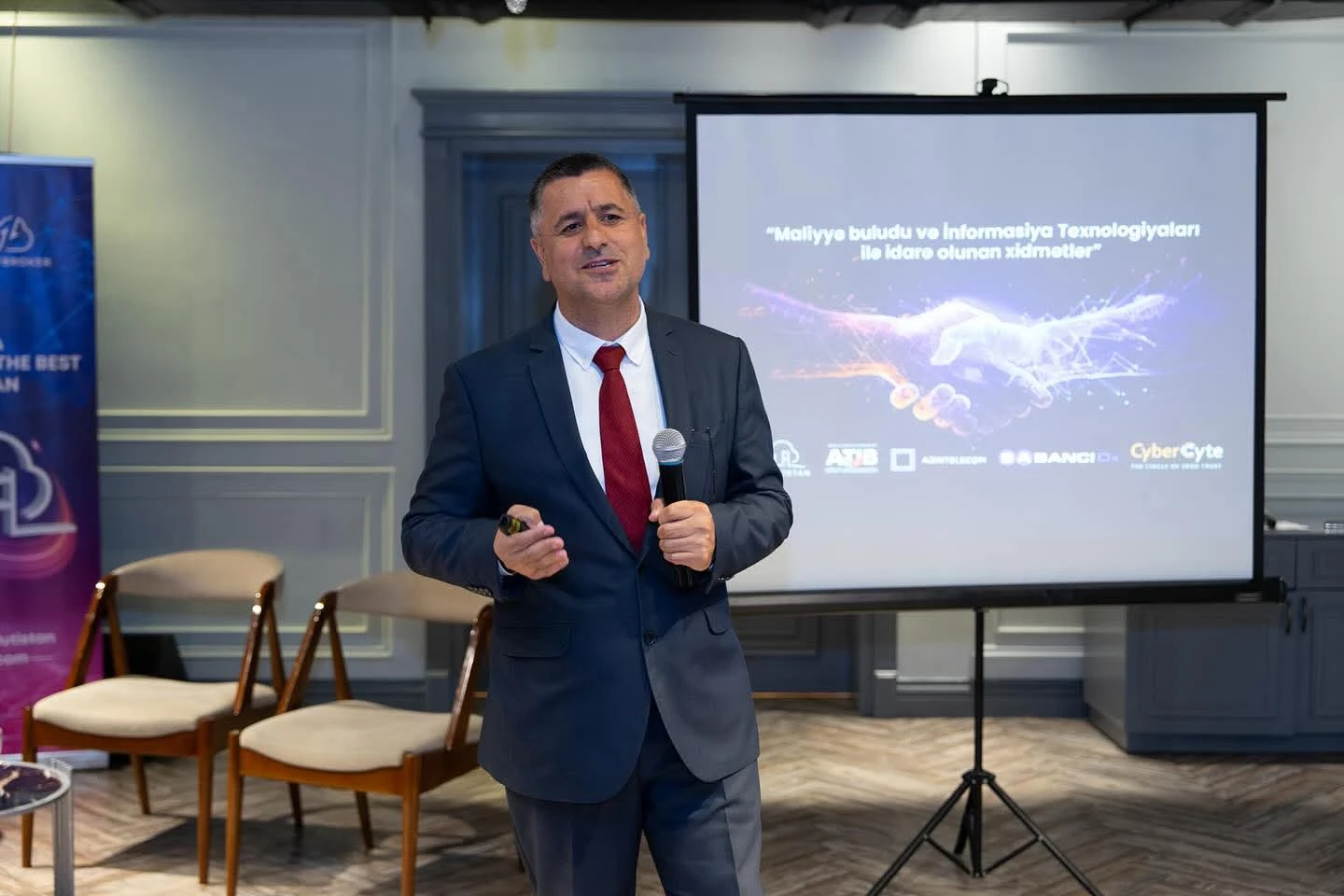 8-iyul-2025-ci-il-tarixinde-maliyye-buludu-ve-it-ile-idare-olunan-xidmetler-movzusunda-b2b-gorus-kecirilib-5