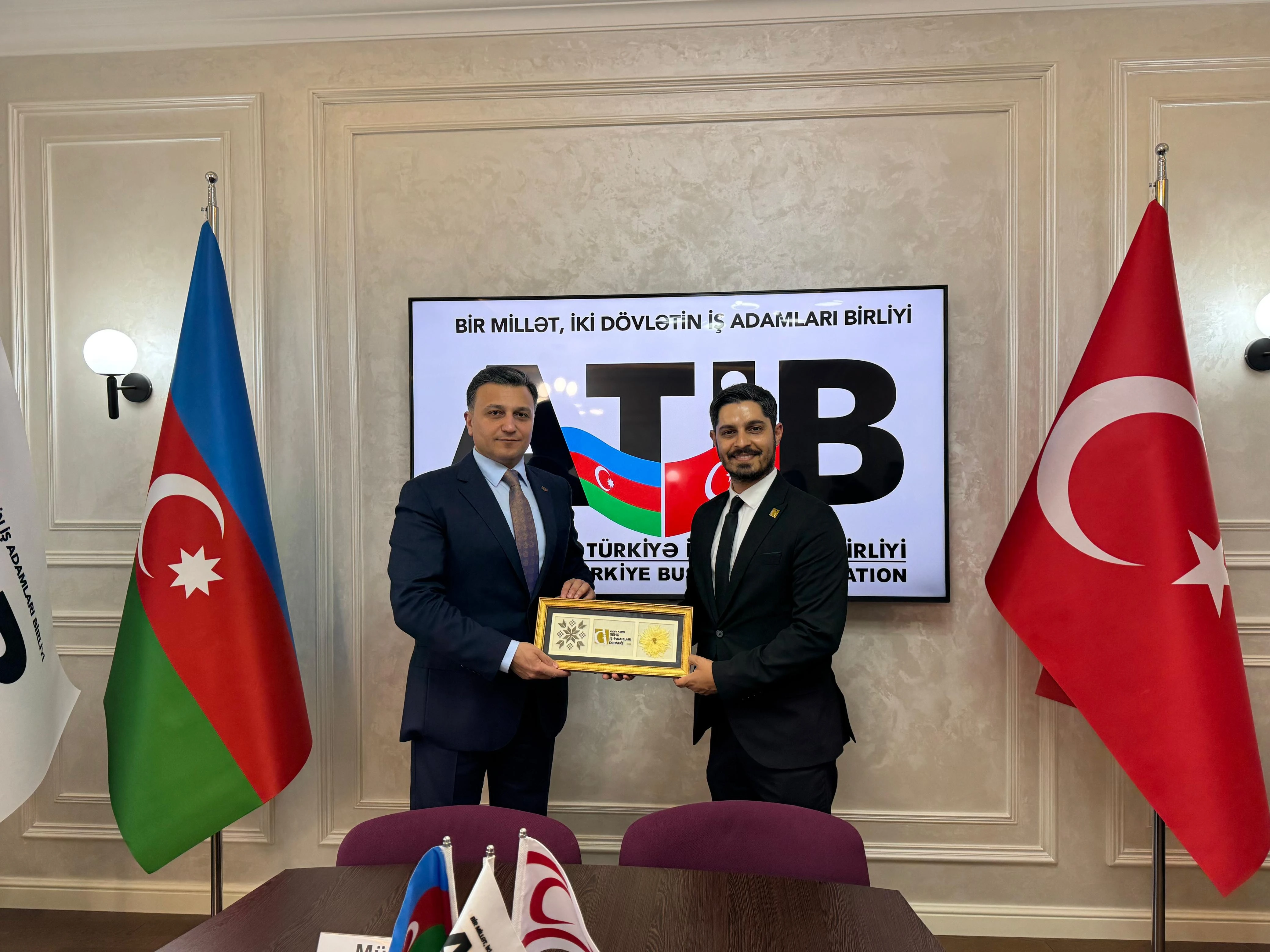 iyunun-17-de-atib-simali-kipr-genc-is-adamlarini-qebul-etdi-3