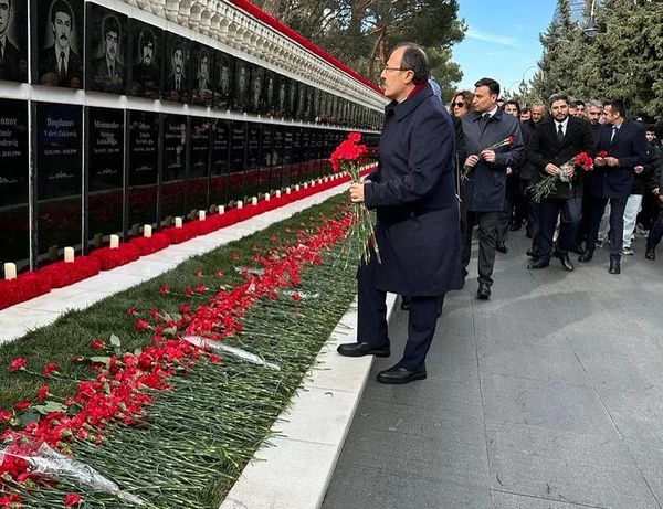 20 Yanvar Şəhidlər Xiyabanına ziyarət