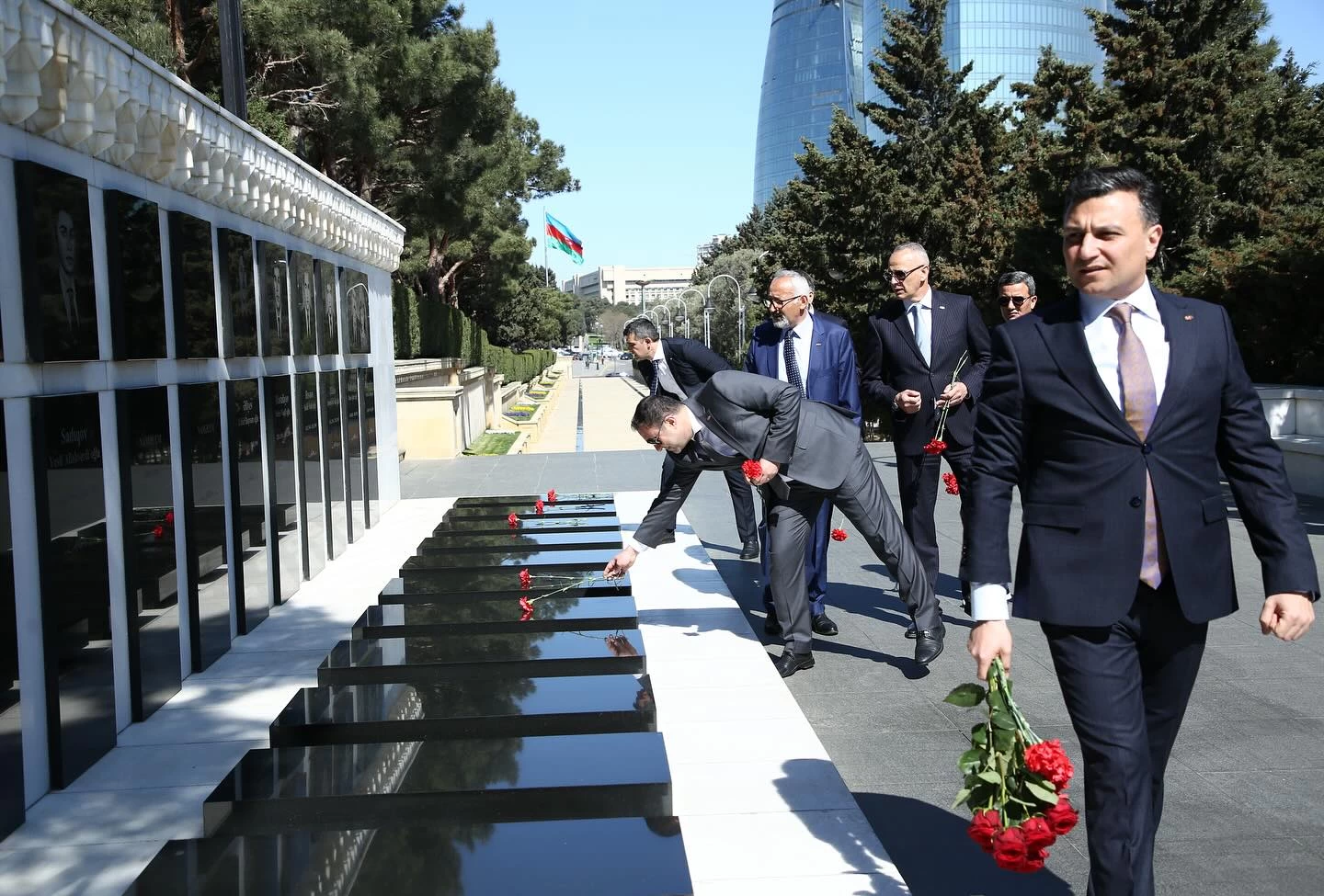 17 aprel Xiyabana ziyarət