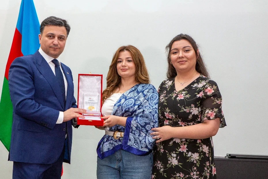 31-may-2025-ci-il-birlik-yarmarkasi-xeyriyye-sergisi-kecirildi-8