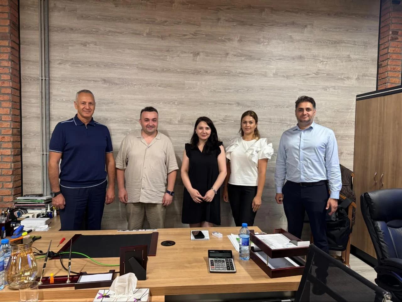 12-avgusta-2025-delegaciia-azerbaidzansko-tureckoi-associacii-biznesmenov-posetila-predstavitelstvo-norm-otomasyon-v-azerbaidzane-3