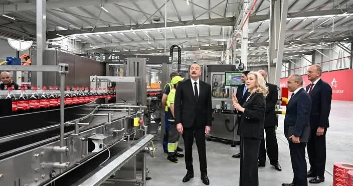 prezident-ilham-eliyev-atib-uzvu-coca-cola-nin-ismayillidaki-yeni-muessisesinin-acilisinda-26-may-2025-3