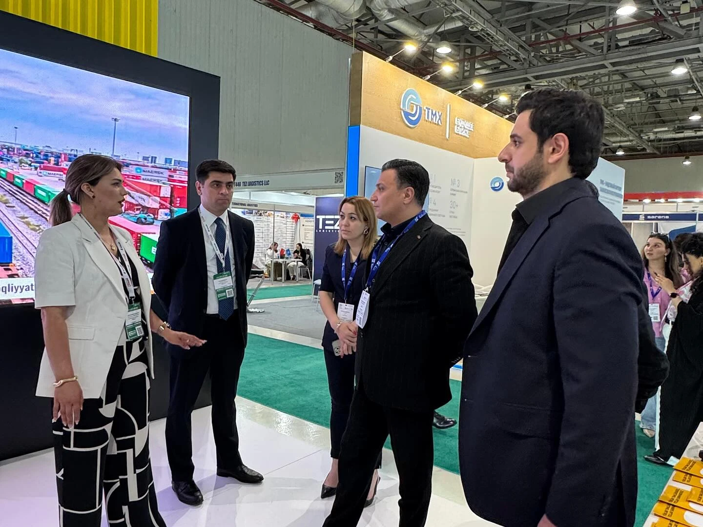 4-iyun-2025-atib-numayende-heyeti-xezer-beynelxalq-neqliyyat-logistika-ve-neft-qaz-sergilerini-ziyaret-etdi-9